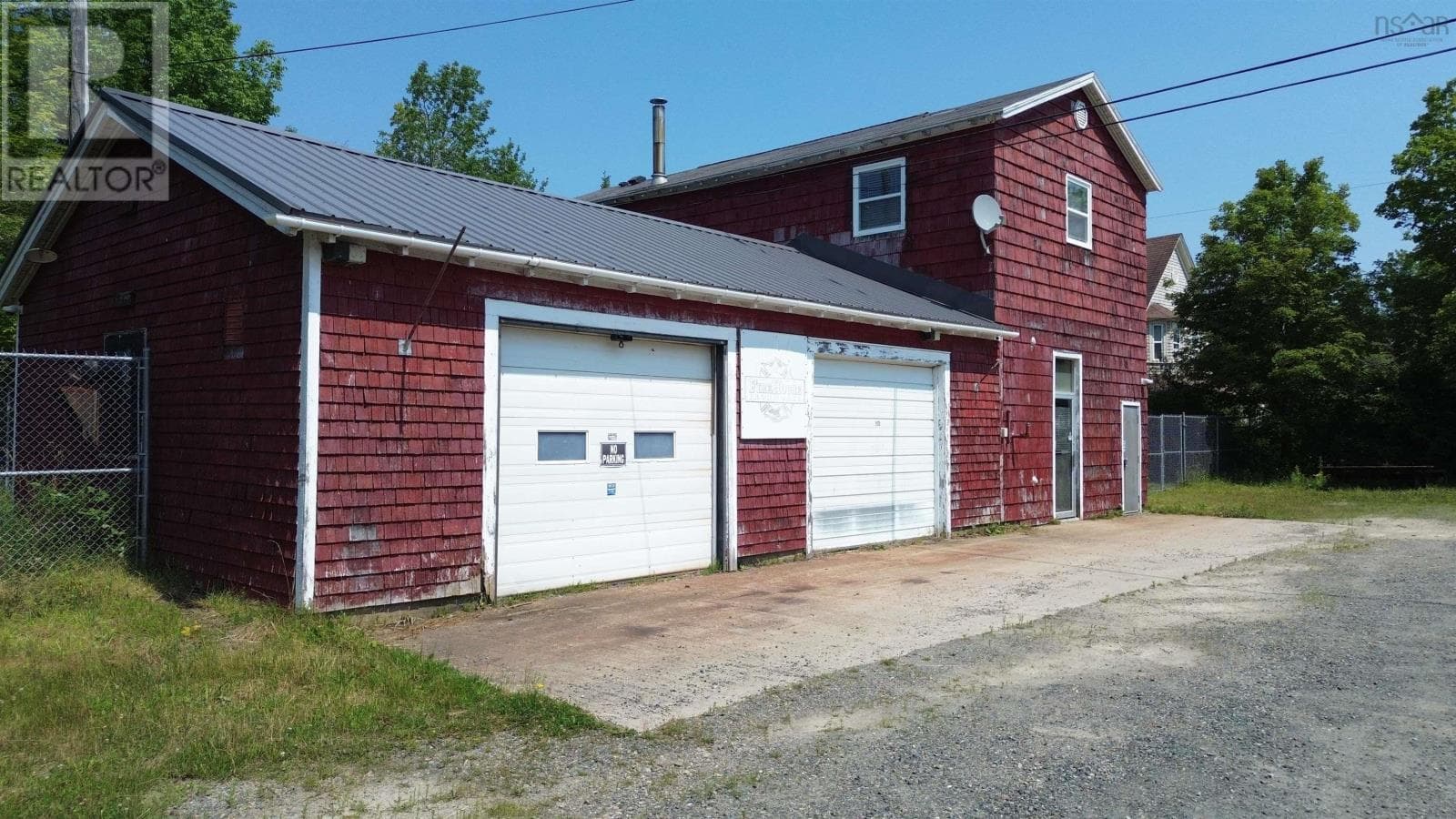 Commercial and residential building in Whycocomagh, photo 2
