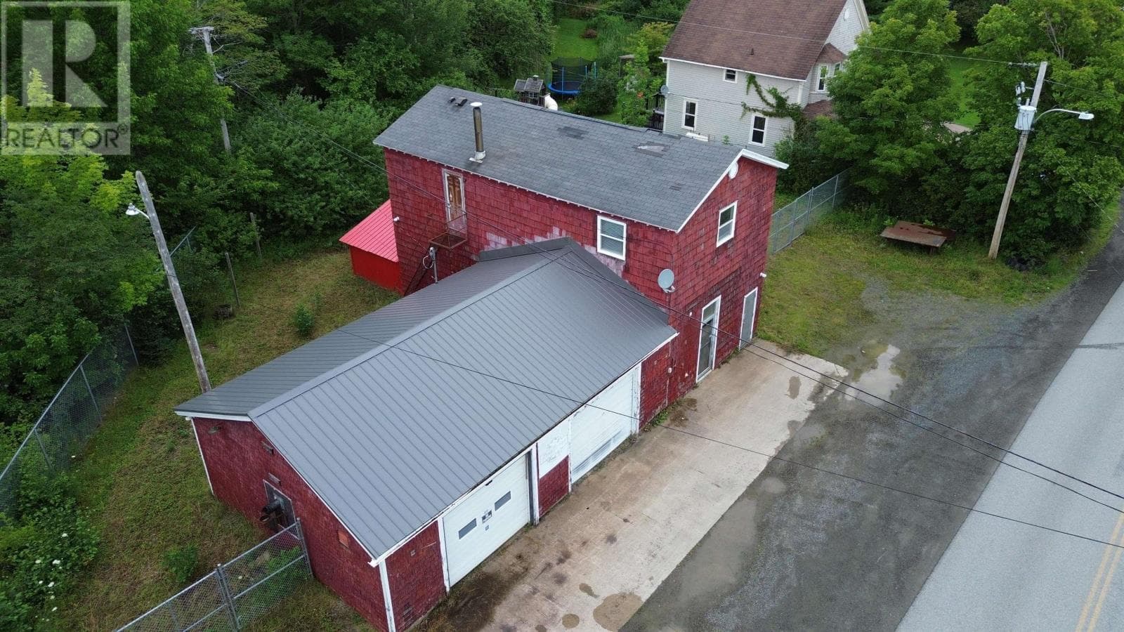 Commercial and residential building in Whycocomagh, photo 3