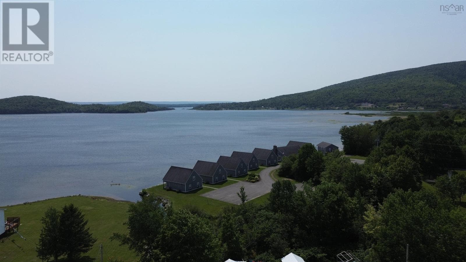Commercial and residential building in Whycocomagh, photo 6