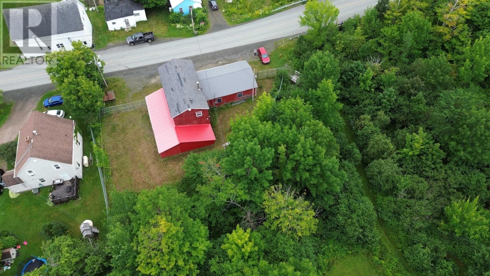 Commercial and residential building in Whycocomagh, photo 8