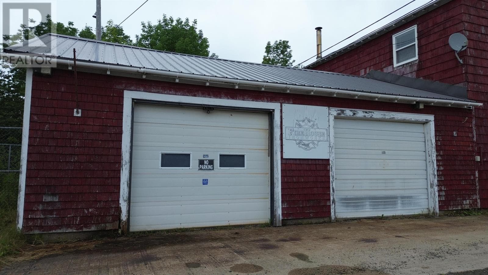 Commercial and residential building in Whycocomagh, photo 9