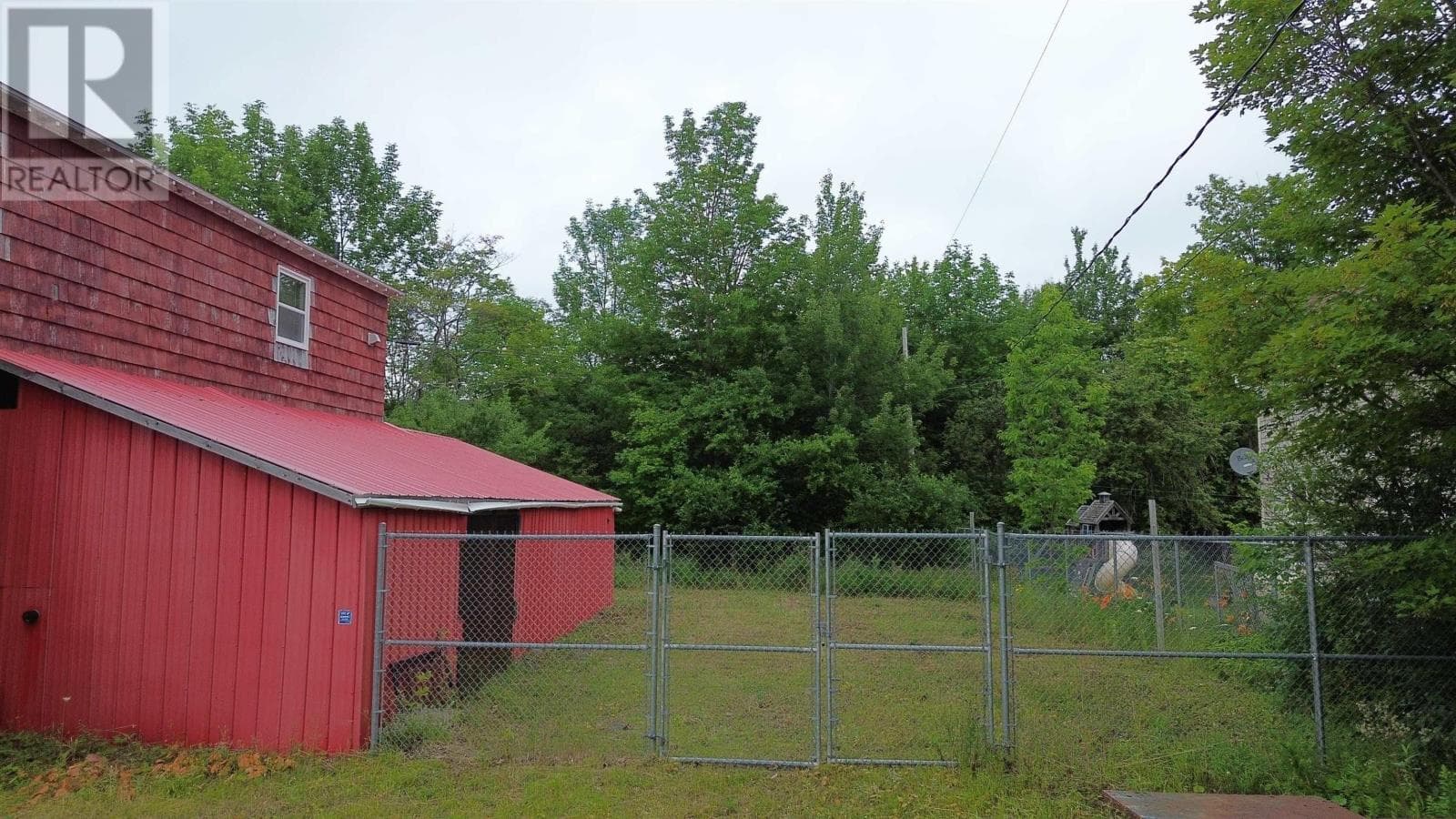 Commercial and residential building in Whycocomagh, photo 10