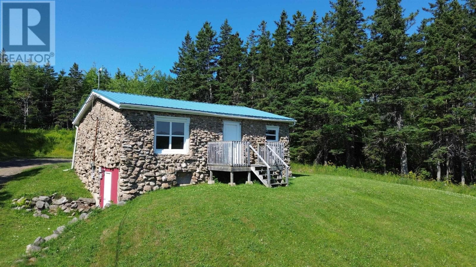 Two bedroom bungalow on 1.18 acres in Aulds Cove, photo 1