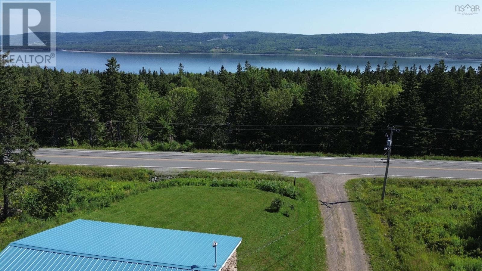 Two bedroom bungalow on 1.18 acres in Aulds Cove, photo 2