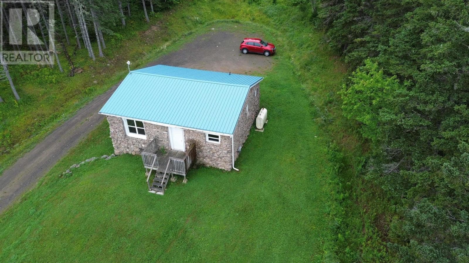 Two bedroom bungalow on 1.18 acres in Aulds Cove, photo 3