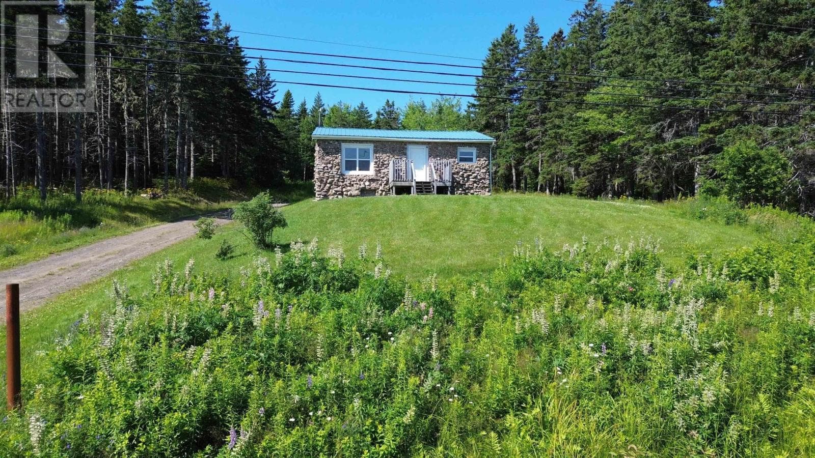 Two bedroom bungalow on 1.18 acres in Aulds Cove, photo 5