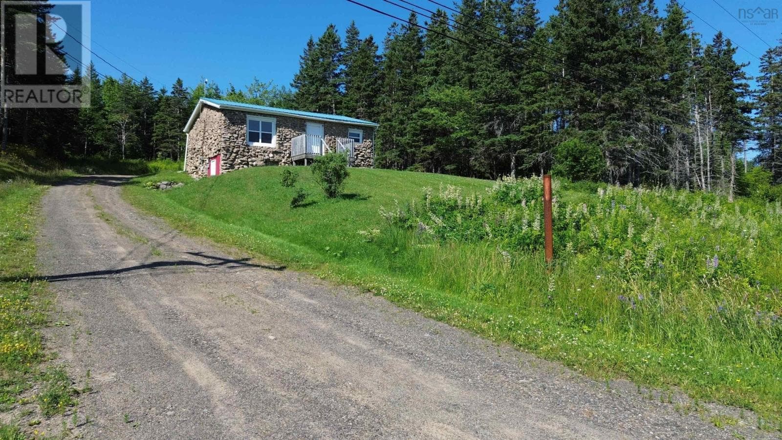 Two bedroom bungalow on 1.18 acres in Aulds Cove, photo 6