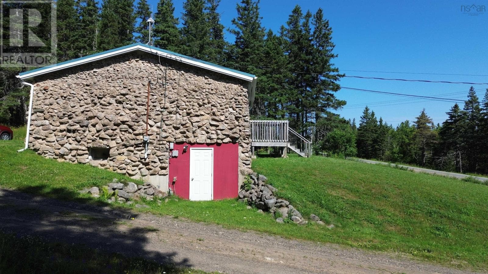 Two bedroom bungalow on 1.18 acres in Aulds Cove, photo 7