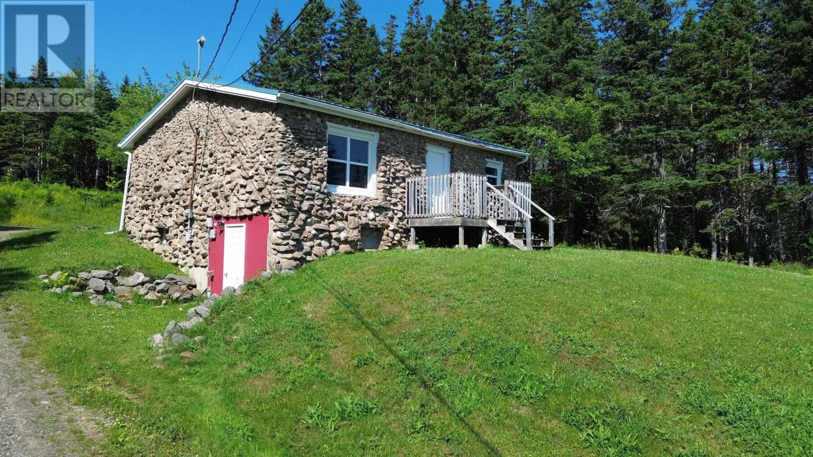 Two bedroom bungalow on 1.18 acres in Aulds Cove, photo 8