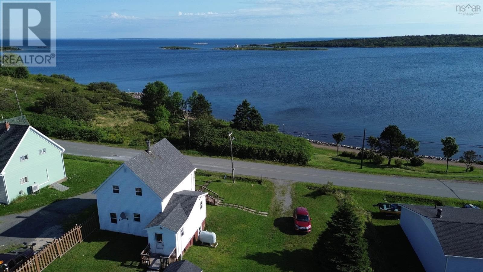 Ocean view home in the fishing village of Canso, photo 1