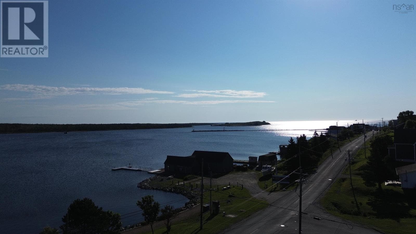 Ocean view home in the fishing village of Canso, photo 2