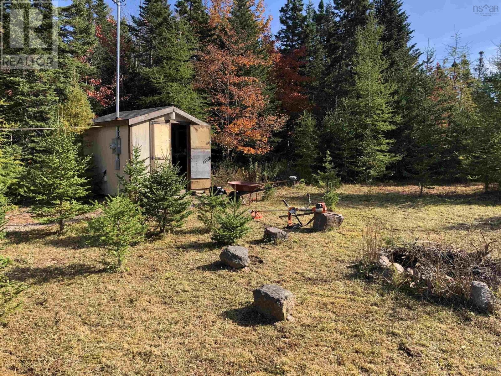 Serviced lot with well and trailer at MacMillan Lake, photo 3