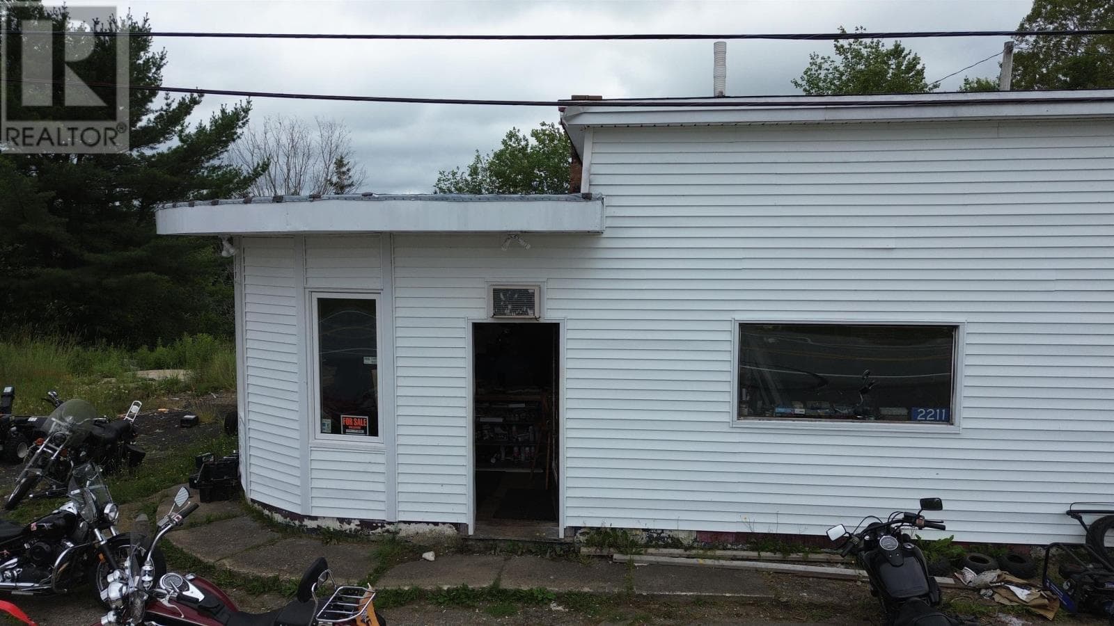 Established motorcycle business on the Cabot Trail, photo 7