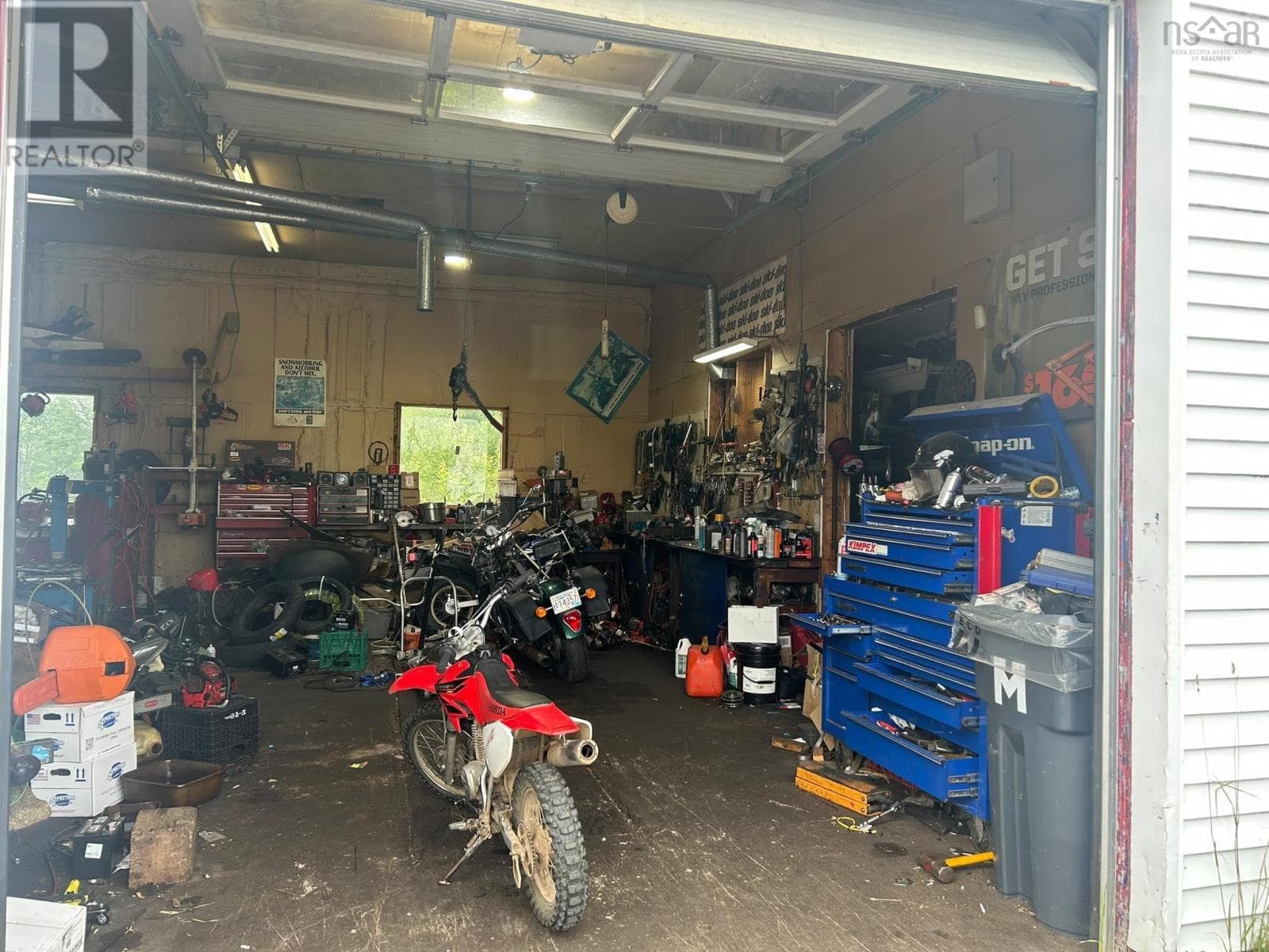 Established motorcycle business on the Cabot Trail, photo 8