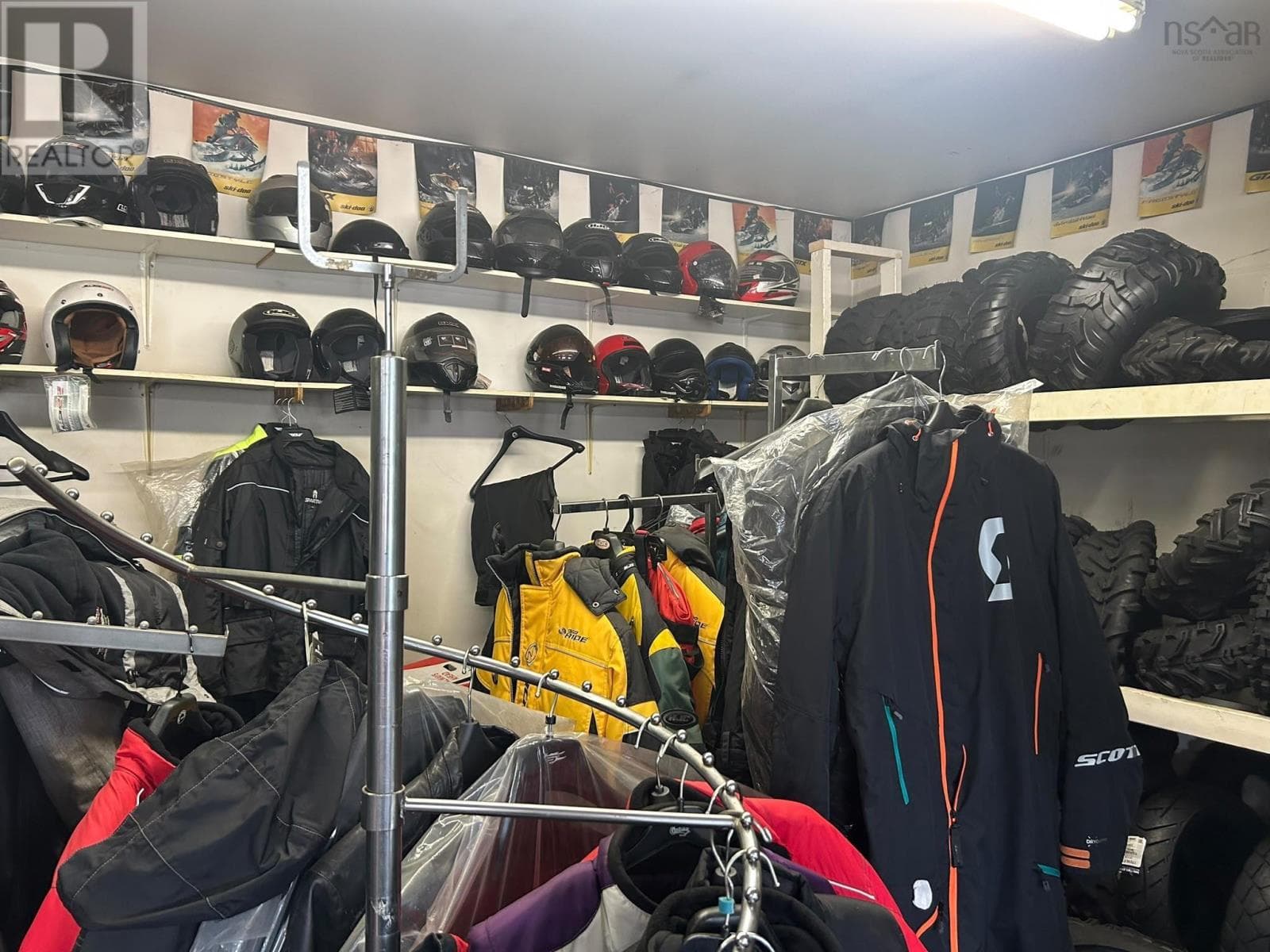 Established motorcycle business on the Cabot Trail, photo 10