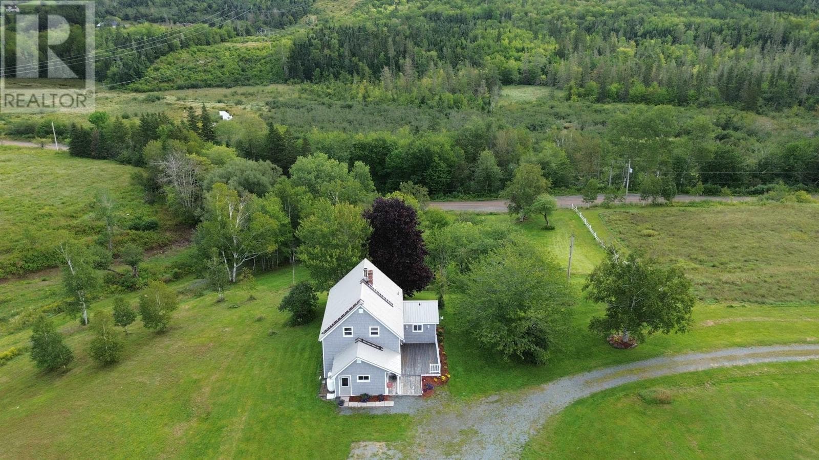 Renovated country home with barn near Antigonish, photo 3