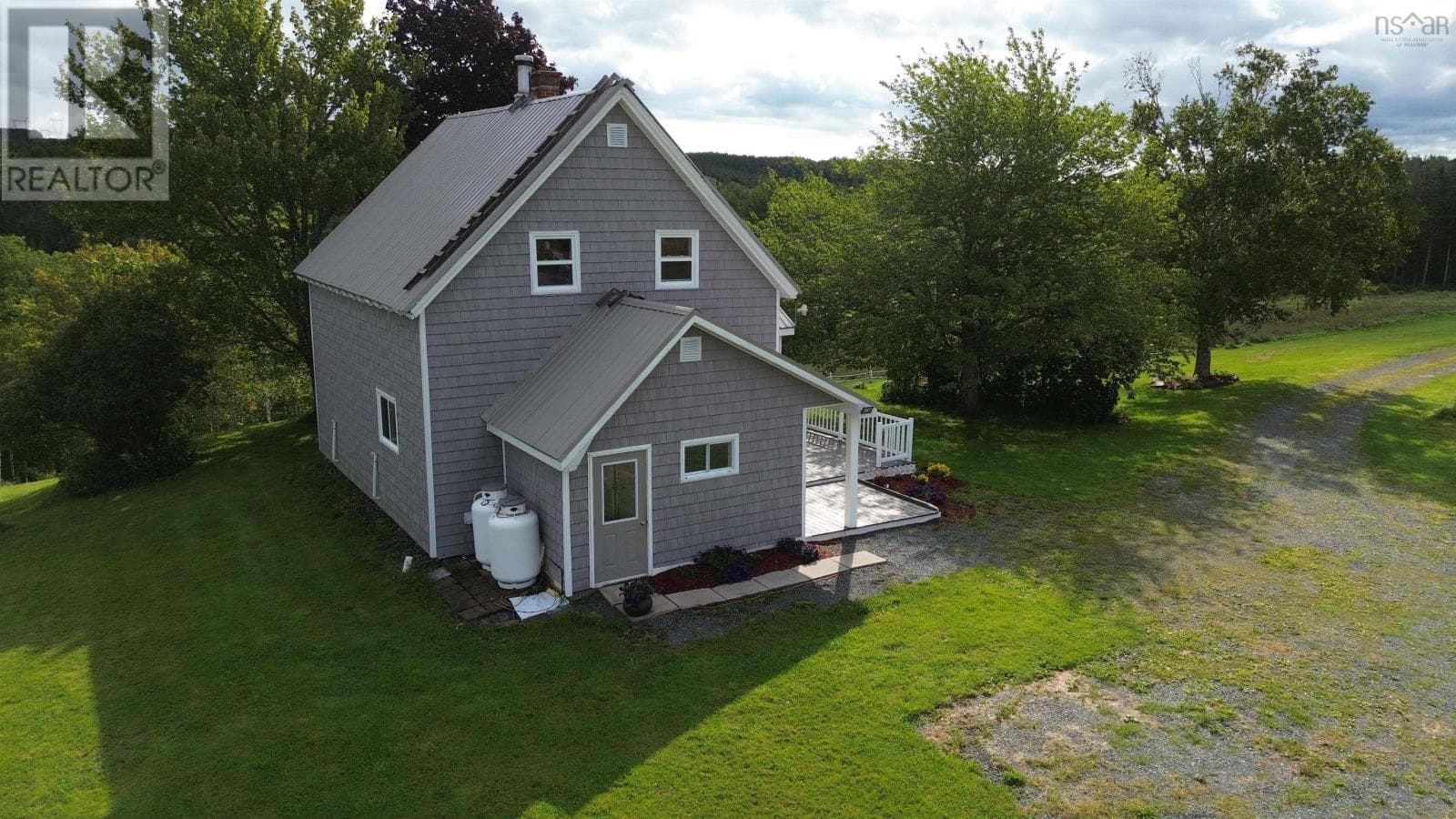Renovated country home with barn near Antigonish, photo 6