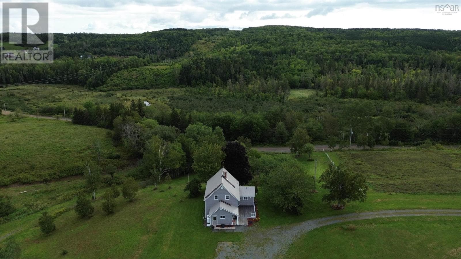 Renovated country home with barn near Antigonish, photo 10
